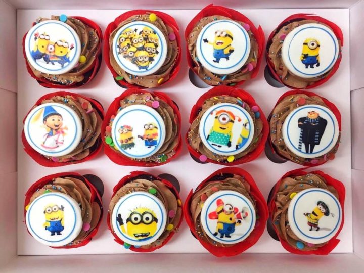 box of 16 minions cupcakes