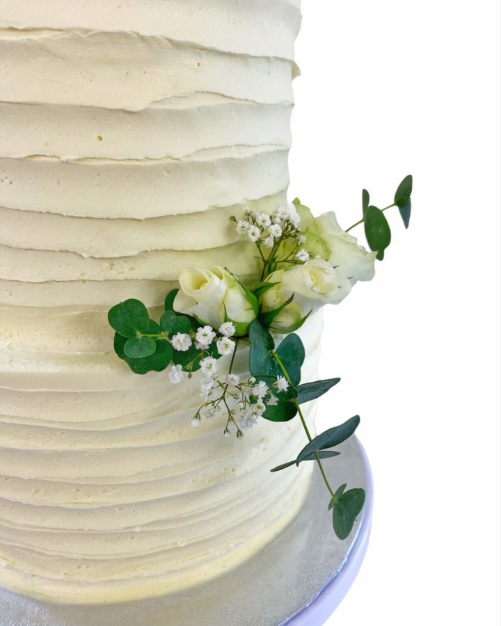 swirl style sutic wedding cake